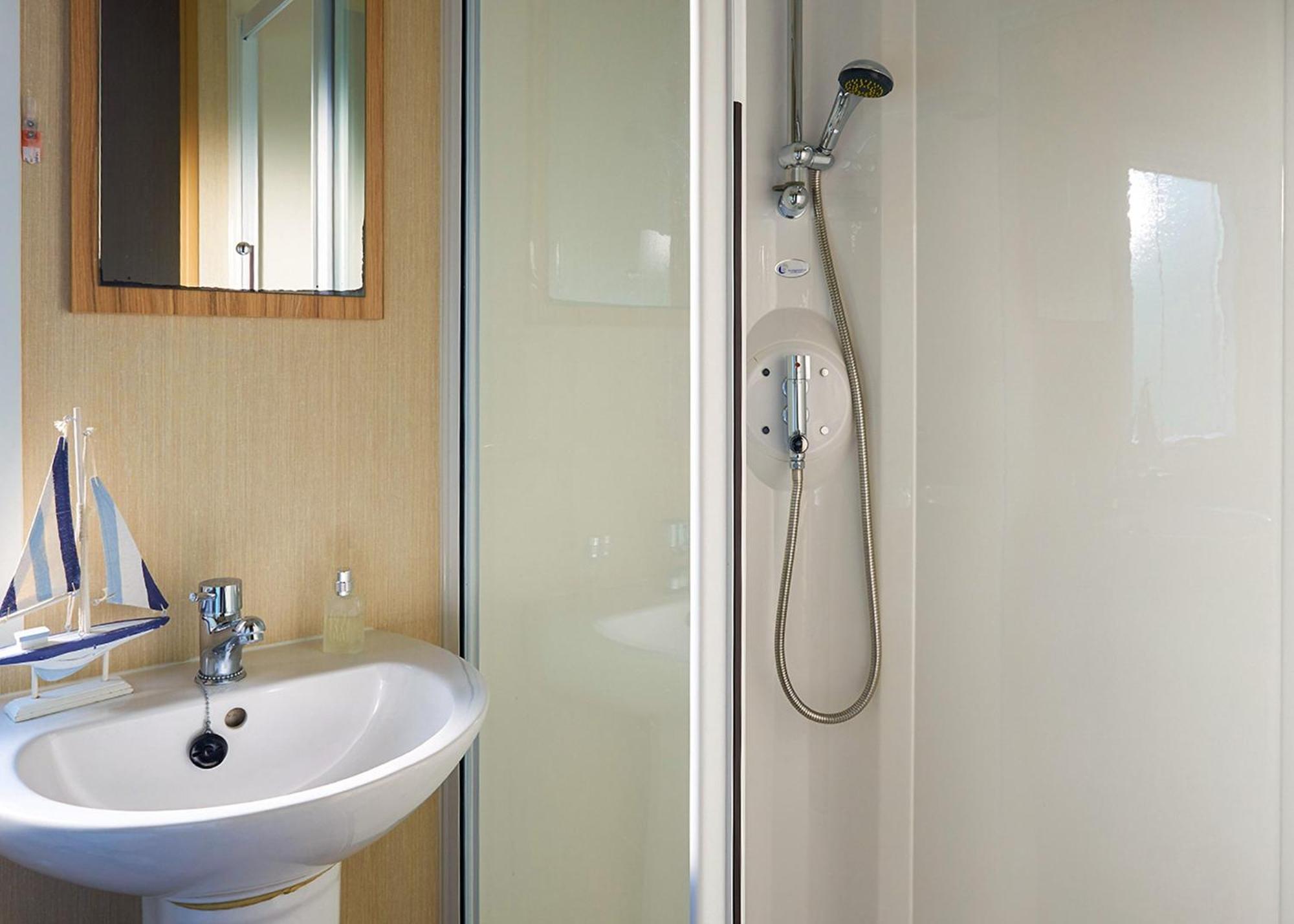 Meadow Lakes Holiday Park St. Austell Room photo